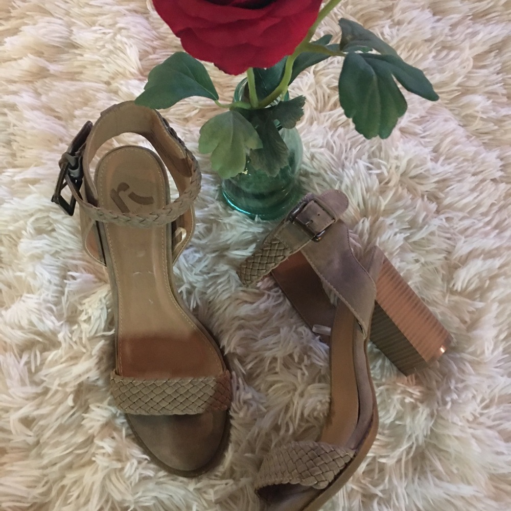 Report - ankle strap braided sandals.